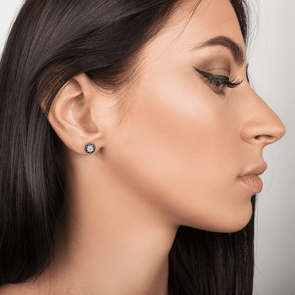 Серьги пуссеты из белого золота с сапфирами и бриллиантами Серьги пуссеты из белого золота с сапфирами и бриллиантами