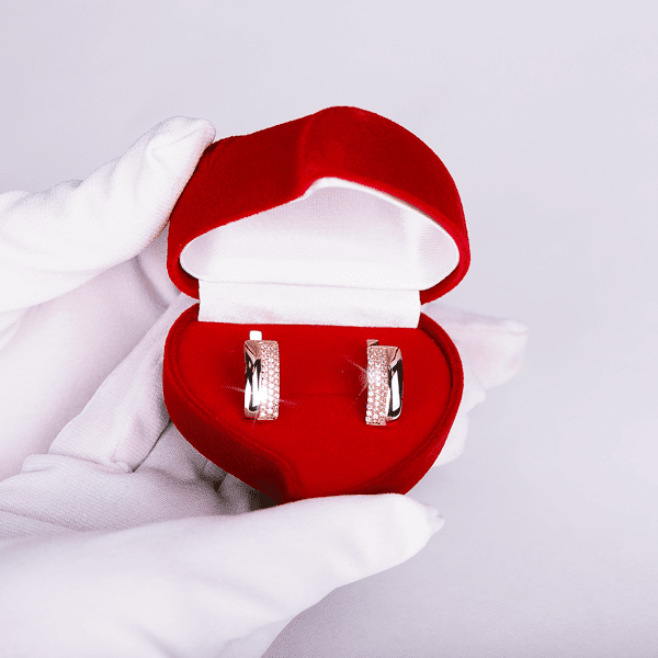 Серьги из красного золота с фианитами на английском замке 030698