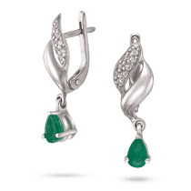 обзорное фото Серьги-подвески в белом золоте в форме изогнутых волн с фианитами и каплевидным изумрудом 040507 Золотые серьги с изумрудами обзорное фото Серьги-подвески в белом золоте в форме изогнутых волн с фианитами и каплевидным изумрудом 040507  Золотые серьги с изумрудами