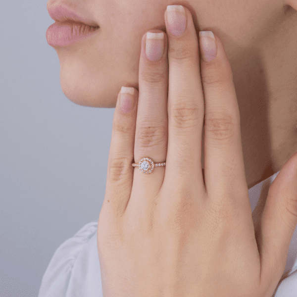 Кольцо с бриллиантом. Фото. Кольцо с бриллиантом. Фото.