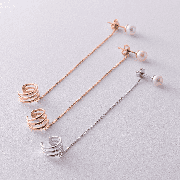 Элегантная золотая моносерьга-каффа с натуральной жемчужиной и цепочкой Элегантная золотая моносерьга-каффа с натуральной жемчужиной и цепочкой