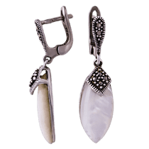 обзорное фото Серебряные серьги с перламутром 9489 Серебряные серьги с камнями обзорное фото Серебряные серьги с перламутром 9489  Серебряные серьги с камнями