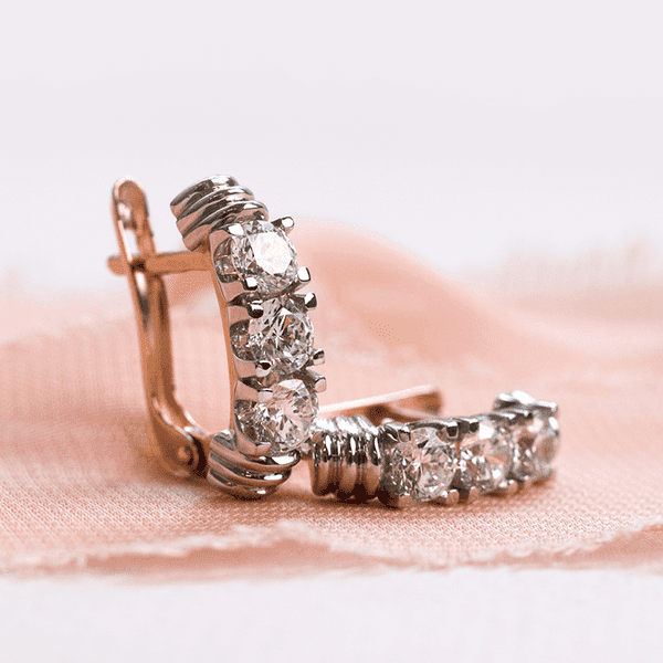 Золоті сережки з крупними фіанітами 035818 детальне зображення ювелірного виробу