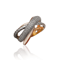 оглядове фото Каблучка з комбінованого золота з білою емаллю і фіанітами 030806 оглядове фото Каблучка з комбінованого золота з білою емаллю і фіанітами 030806