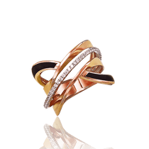 обзорное фото Золотое кольцо с черной эмалью и фианитами 030789 Эксклюзивные кольца из золота обзорное фото Золотое кольцо с черной эмалью и фианитами 030789  Эксклюзивные кольца из золота