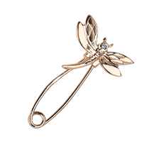 обзорное фото Стильная золотая булавка Стрекоза с фианитом 032209 Золотые булавки обзорное фото Стильная золотая булавка Стрекоза с фианитом 032209  Золотые булавки