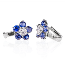 обзорное фото Серьги из белого золота с бриллиантами и сапфиром E0433 Золотые серьги с сапфиром обзорное фото Серьги из белого золота с бриллиантами и сапфиром E0433  Золотые серьги с сапфиром