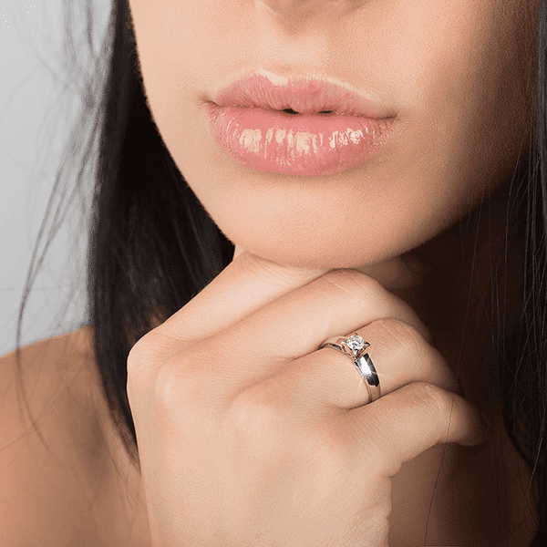 Кольцо из белого золота с бриллиантом Кольцо из белого золота с бриллиантом