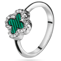 обзорное фото Нежное серебряное кольцо 925 пробы с малахитом и белыми фианитами Клевер 039432 Серебряные кольца со вставками обзорное фото Нежное серебряное кольцо 925 пробы с малахитом и белыми фианитами Клевер 039432  Серебряные кольца со вставками