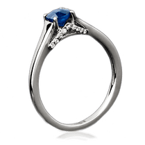 обзорное фото Кольцо из белого золота с сапфиром и бриллиантами 1092/1 Золотые кольца с сапфиром обзорное фото Кольцо из белого золота с сапфиром и бриллиантами 1092/1  Золотые кольца с сапфиром