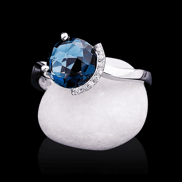 кольцо с лондон топазом и бриллиантами фото кольцо с лондон топазом и бриллиантами фото