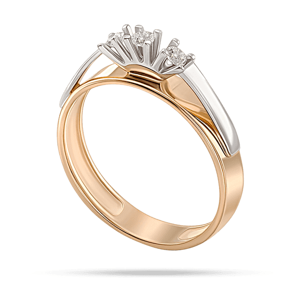 Золотое кольцо с верхней частью из белого золота и тремя камнями бриллиантами в закрепках Золотое кольцо с верхней частью из белого золота и тремя камнями бриллиантами в закрепках