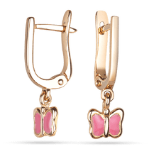 обзорное фото Золотые серьги с подвесным элементом Бабочка с розовой эмалью 037085 Золотые детские сережки обзорное фото Золотые серьги с подвесным элементом Бабочка с розовой эмалью 037085  Золотые детские сережки
