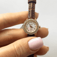 Жіночий золотий годинник з цирконієм класичні 036172 детальне зображення ювелірного виробу