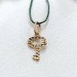 Маленька золота блискуча підвіска Ключик для ланцюжка чи браслету 030535 детальне зображення ювелірного виробу
