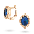 Елегантні золоті сережки з великим темно-синім овальним опалом у масивній оправі зі скрученим візерунком на англійській застібці  Елегантні золоті сережки з великим темно-синім овальним опалом у масивній оправі зі скрученим візерунком на англійській застібці