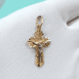 Гарний золотий ажурний хрест з алмазним гравіюванням і розп'яттям 027047 детальне зображення ювелірного виробу