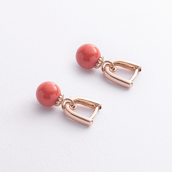 Золотые серьги-подвески с кораллом 041017