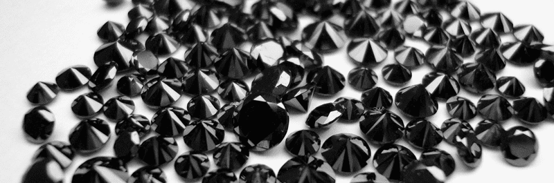 Ювелирные украшения с черными бриллиантами. В каталоге